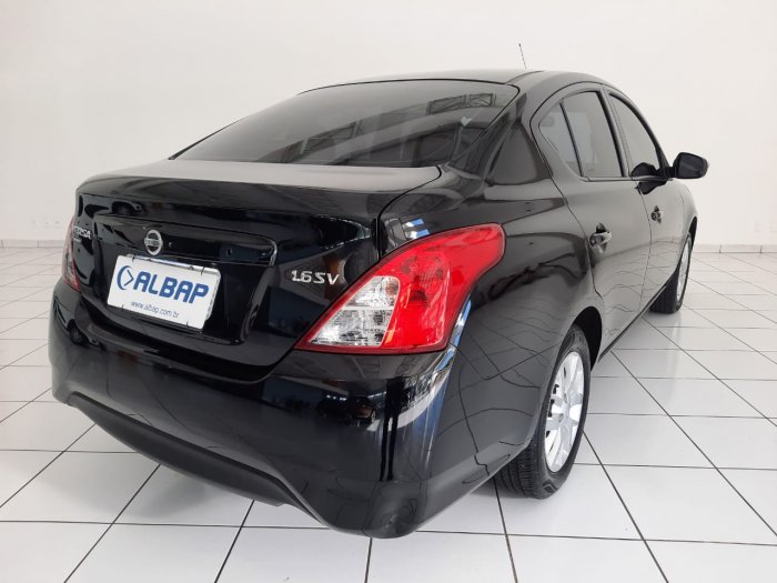 NISSAN - VERSA