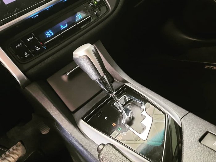 TOYOTA - COROLLA