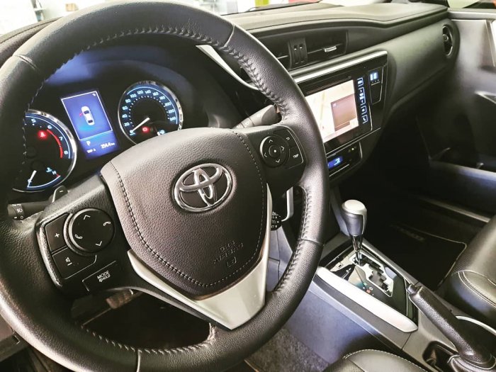 TOYOTA - COROLLA