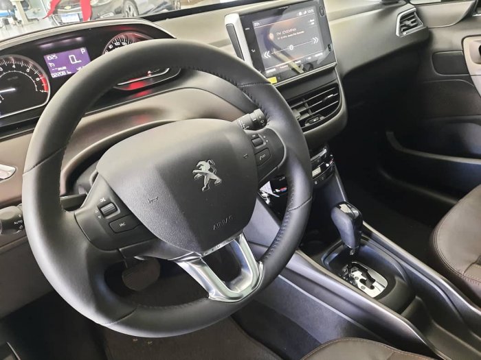 PEUGEOT - 2008