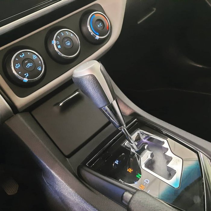 TOYOTA - COROLLA