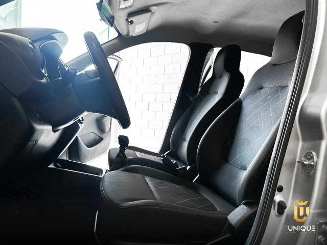Renault Kwid 1.0 12V SCE FLEX ZEN MANUAL 2023/2024 prata à venda na Unique Automóveis em Indaiatuba — foto 9