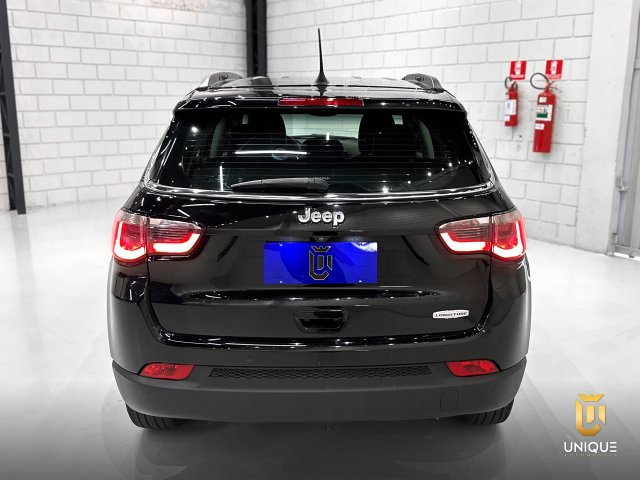 Jeep Compass 2.0 16V FLEX LONGITUDE AUTOMÁTICO 2017 preto à venda na Unique Automóveis em Indaiatuba — foto 7