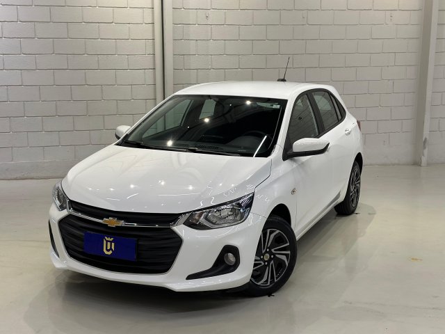 Chevrolet Onix 1.0 FLEX LT MANUAL 2023/2024 branco à venda na Unique Automóveis em Indaiatuba — foto 2
