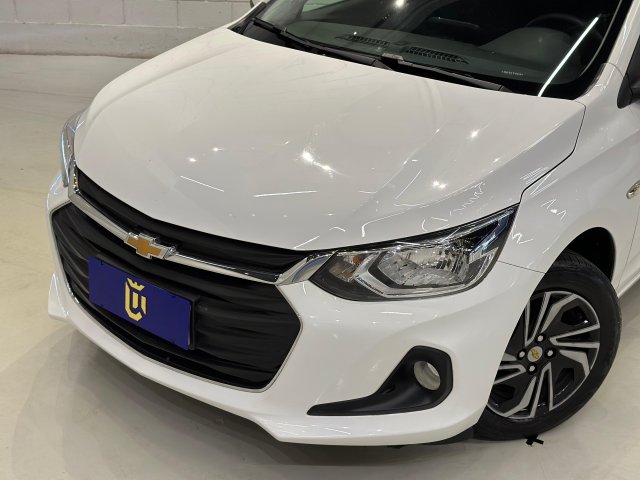 Chevrolet Onix 1.0 FLEX LT MANUAL 2023/2024 branco à venda na Unique Automóveis em Indaiatuba — foto 4