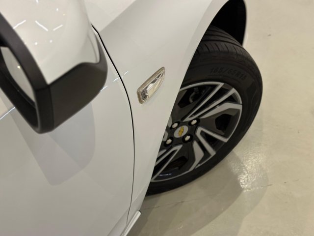 Chevrolet Onix 1.0 FLEX LT MANUAL 2023/2024 branco à venda na Unique Automóveis em Indaiatuba — foto 5