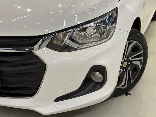Chevrolet Onix 1.0 FLEX LT MANUAL 2023/2024 branco à venda na Unique Automóveis em Indaiatuba — foto 8