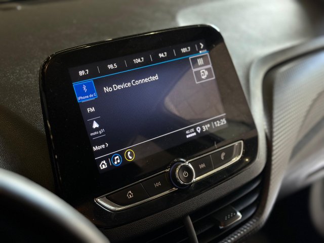 Chevrolet Onix 1.0 FLEX LT MANUAL 2023/2024 branco à venda na Unique Automóveis em Indaiatuba — foto 9