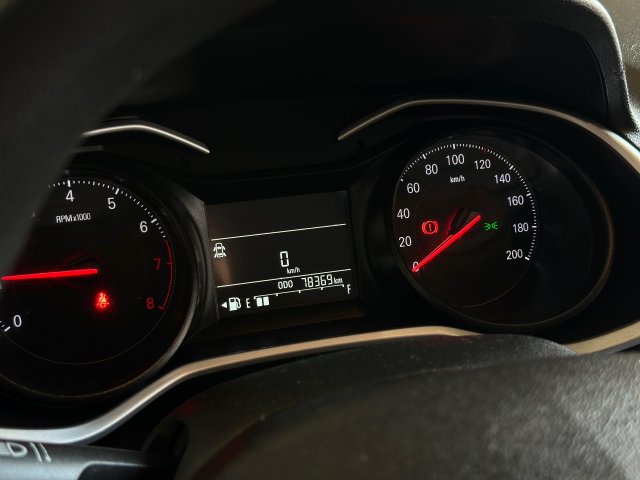 Chevrolet Onix 1.0 FLEX LT MANUAL 2023/2024 branco à venda na Unique Automóveis em Indaiatuba — foto 12