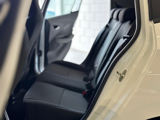 Chevrolet Onix 1.0 FLEX LT MANUAL 2023/2024 branco à venda na Unique Automóveis em Indaiatuba — foto 15