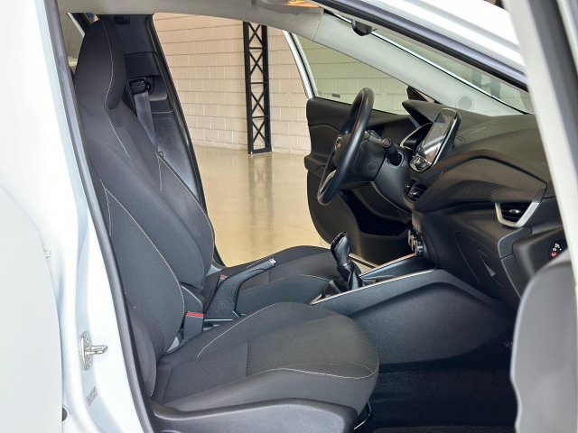Chevrolet Onix 1.0 FLEX LT MANUAL 2023/2024 branco à venda na Unique Automóveis em Indaiatuba — foto 16