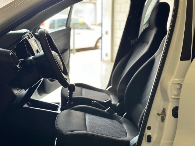 Renault Kwid 1.0 12V SCE FLEX ZEN MANUAL 2023/2024 branco à venda na Unique Automóveis em Indaiatuba — foto 11