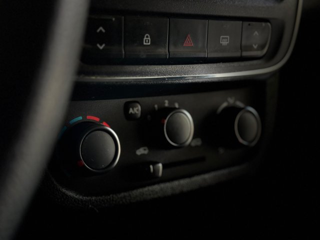 Renault Kwid 1.0 12V SCE FLEX ZEN MANUAL 2023/2024 branco à venda na Unique Automóveis em Indaiatuba — foto 17
