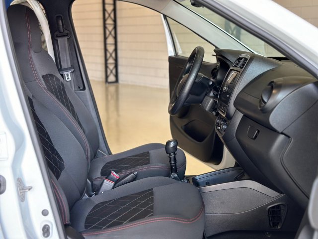 Renault Kwid 1.0 12V SCE FLEX ZEN MANUAL 2023/2024 branco à venda na Unique Automóveis em Indaiatuba — foto 18
