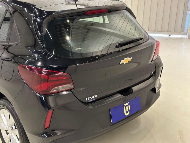 Chevrolet Onix 1.0 FLEX LT MANUAL 2022/2023 preto à venda na Unique Automóveis em Indaiatuba — foto 5