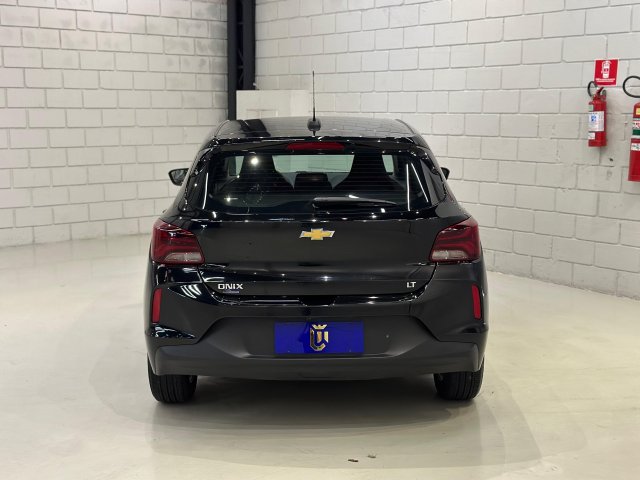 Chevrolet Onix 1.0 FLEX LT MANUAL 2022/2023 preto à venda na Unique Automóveis em Indaiatuba — foto 7