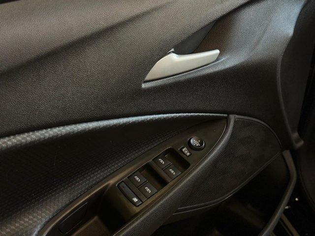 Chevrolet Onix 1.0 FLEX LT MANUAL 2022/2023 preto à venda na Unique Automóveis em Indaiatuba — foto 13