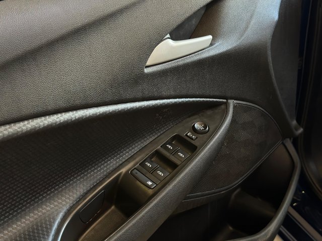 Chevrolet Onix 1.0 FLEX LT MANUAL 2023/2024 azul à venda na Unique Automóveis em Indaiatuba — foto 12