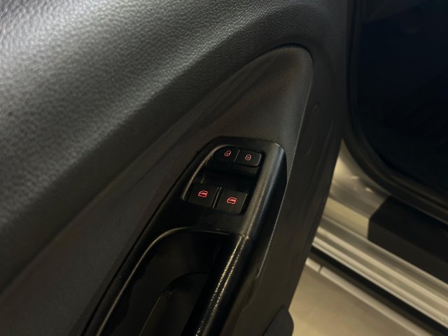 Volkswagen Saveiro 1.6 CROSS CE 8V FLEX 2P MANUAL 2012 prata à venda na Unique Automóveis em Indaiatuba — foto 13