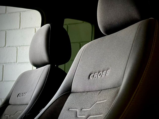 Volkswagen Saveiro 1.6 CROSS CE 8V FLEX 2P MANUAL 2012 prata à venda na Unique Automóveis em Indaiatuba — foto 19