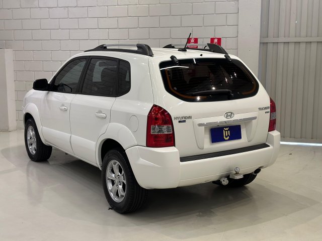 Hyundai Tucson 2.0 MPFI GLS BASE 16V 143CV 2WD FLEX 4P AUTOMÁTICO 2015/2016 branco à venda na Unique Automóveis em Indaiatuba — foto 9