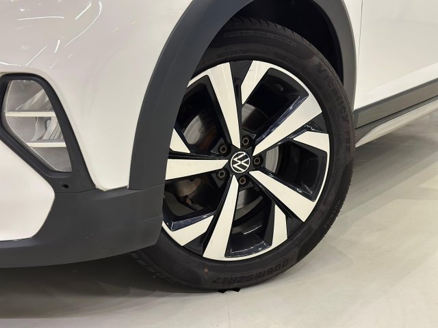 Volkswagen Nivus 1.0 200 TSI TOTAL FLEX HIGHLINE AUTOMÁTICO 2023/2024 branco à venda na Unique Automóveis em Indaiatuba — foto 3
