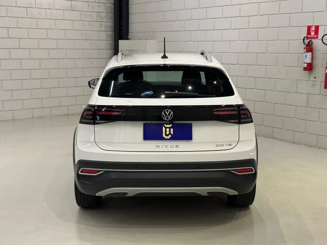 Volkswagen Nivus 1.0 200 TSI TOTAL FLEX HIGHLINE AUTOMÁTICO 2023/2024 branco à venda na Unique Automóveis em Indaiatuba — foto 8