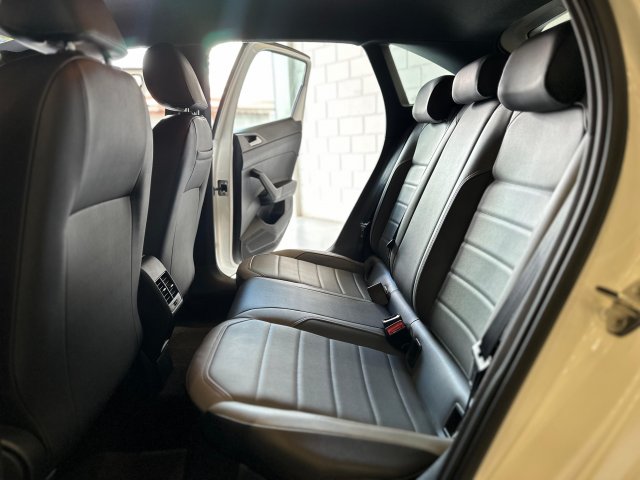 Volkswagen Nivus 1.0 200 TSI TOTAL FLEX HIGHLINE AUTOMÁTICO 2023/2024 branco à venda na Unique Automóveis em Indaiatuba — foto 10