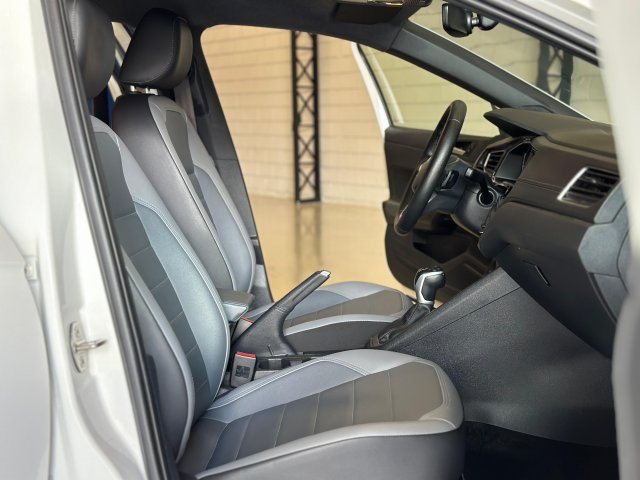 Volkswagen Nivus 1.0 200 TSI TOTAL FLEX HIGHLINE AUTOMÁTICO 2023/2024 branco à venda na Unique Automóveis em Indaiatuba — foto 16