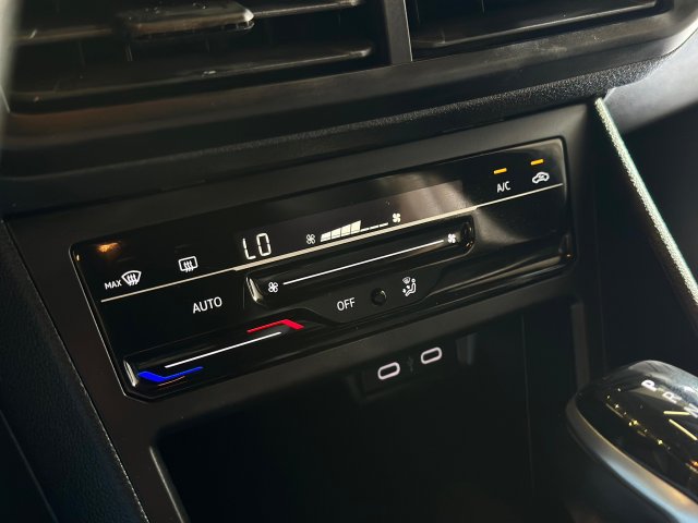Volkswagen Nivus 1.0 200 TSI TOTAL FLEX HIGHLINE AUTOMÁTICO 2023/2024 branco à venda na Unique Automóveis em Indaiatuba — foto 19