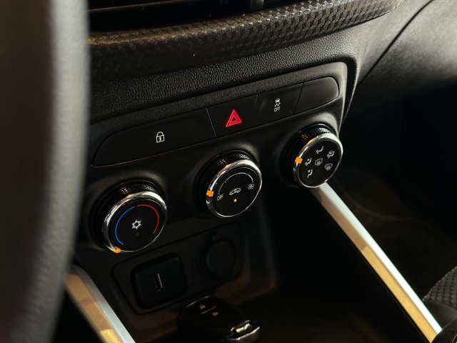 Chevrolet Onix 1.0 FLEX LT MANUAL 2021/2022 branco à venda na Unique Automóveis em Indaiatuba — foto 13
