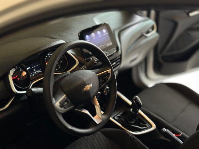 Chevrolet Onix 1.0 FLEX LT MANUAL 2021/2022 branco à venda na Unique Automóveis em Indaiatuba — foto 17