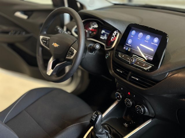 Chevrolet Onix 1.0 FLEX LT MANUAL 2021/2022 branco à venda na Unique Automóveis em Indaiatuba — foto 18