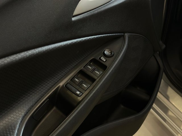 Chevrolet Onix 1.0 FLEX LT MANUAL 2022/2023 prata à venda na Unique Automóveis em Indaiatuba — foto 12