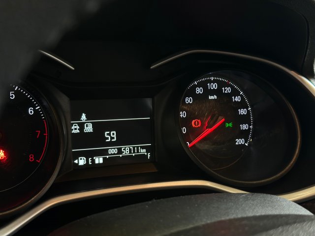 Chevrolet Onix 1.0 FLEX LT MANUAL 2022/2023 prata à venda na Unique Automóveis em Indaiatuba — foto 14