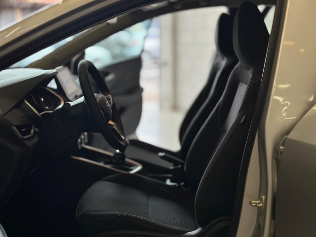 Chevrolet Onix 1.0 FLEX LT MANUAL 2022/2023 prata à venda na Unique Automóveis em Indaiatuba — foto 18