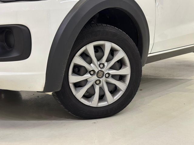 Fiat Mobi 1.0 EVO FLEX LIKE. MANUAL 2022/2023 branco à venda na Unique Automóveis em Indaiatuba — foto 7