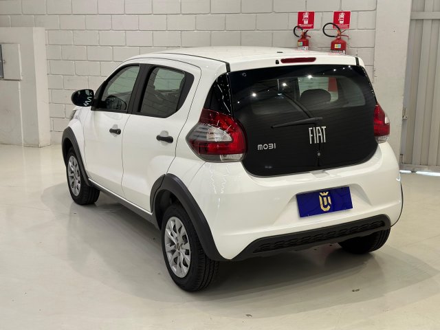 Fiat Mobi 1.0 EVO FLEX LIKE. MANUAL 2022/2023 branco à venda na Unique Automóveis em Indaiatuba — foto 8