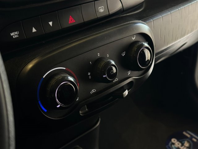 Fiat Mobi 1.0 EVO FLEX LIKE. MANUAL 2022/2023 branco à venda na Unique Automóveis em Indaiatuba — foto 14