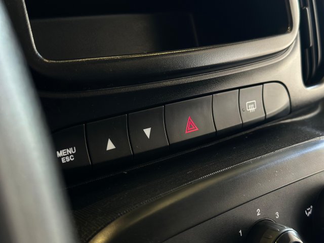Fiat Mobi 1.0 EVO FLEX LIKE. MANUAL 2022/2023 branco à venda na Unique Automóveis em Indaiatuba — foto 15