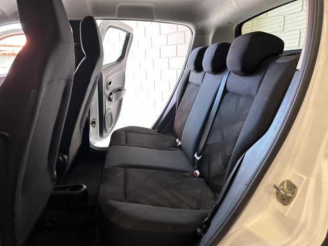 Fiat Mobi 1.0 EVO FLEX LIKE. MANUAL 2022/2023 branco à venda na Unique Automóveis em Indaiatuba — foto 18
