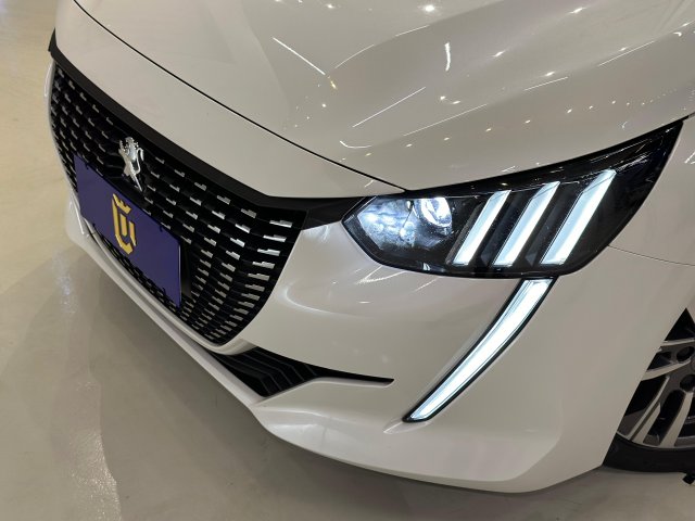 Peugeot 208 1.6 16V FLEX GRIFFE AT6 2021 branco à venda na Unique Automóveis em Indaiatuba — foto 6