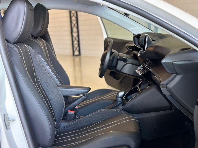 Peugeot 208 1.6 16V FLEX GRIFFE AT6 2021 branco à venda na Unique Automóveis em Indaiatuba — foto 17