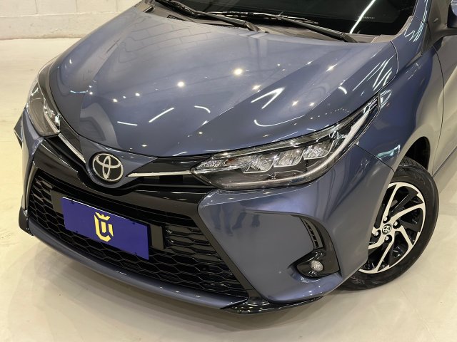Toyota Yaris Hatch 1.5 16V FLEX XLS MULTIDRIVE 2023/2024 cinza à venda na Unique Automóveis em Indaiatuba — foto 3