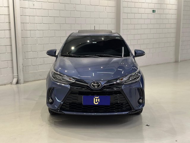 Toyota Yaris Hatch 1.5 16V FLEX XLS MULTIDRIVE 2023/2024 cinza à venda na Unique Automóveis em Indaiatuba — foto 4