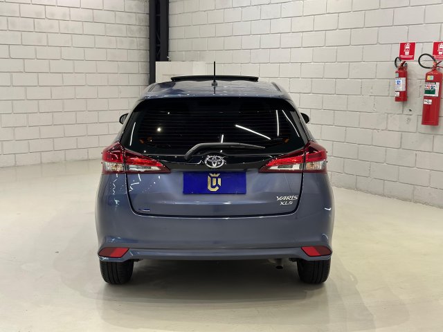 Toyota Yaris Hatch 1.5 16V FLEX XLS MULTIDRIVE 2023/2024 cinza à venda na Unique Automóveis em Indaiatuba — foto 9