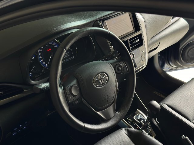 Toyota Yaris Hatch 1.5 16V FLEX XLS MULTIDRIVE 2023/2024 cinza à venda na Unique Automóveis em Indaiatuba — foto 15