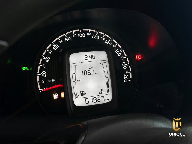 Fiat Mobi 1.0 EVO FLEX EASY MANUAL 2019 branco à venda na Unique Automóveis em Indaiatuba — foto 11
