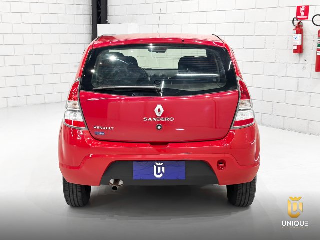 Renault Sandero 1.0 AUTHENTIQUE 16V FLEX 4P MANUAL 2013/2014 vermelho à venda na Unique Automóveis em Indaiatuba — foto 4