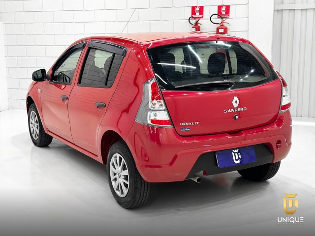 Renault Sandero 1.0 AUTHENTIQUE 16V FLEX 4P MANUAL 2013/2014 vermelho à venda na Unique Automóveis em Indaiatuba — foto 5
